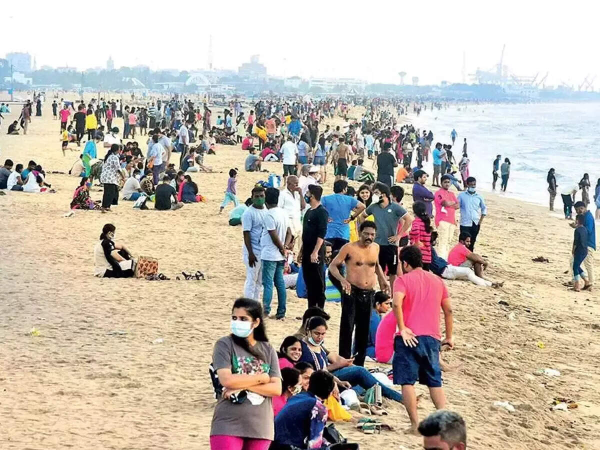 மெரினா கடற்கரையில் மதுபோதையில் இளம்பெண் அட்டகாசம்.. எச்சரித்து அனுப்பிய போலீசார்!