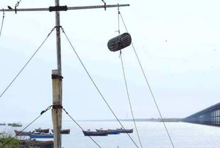 மிரட்டும் வானிலை.. சென்னை, கடலூர், தூத்துக்குடியில் புயல் எச்சரிக்கை கூண்டு ஏற்றம் !!