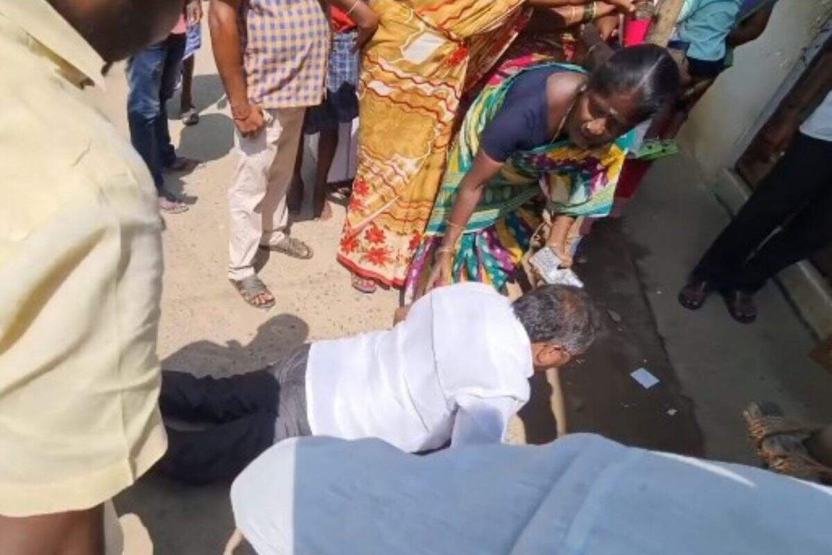 வீடியோ!! காலில் விழுந்து கதறும் எம்.எல்.ஏ!! டாஸ்மாக்கை மூடுங்கப்பா!!