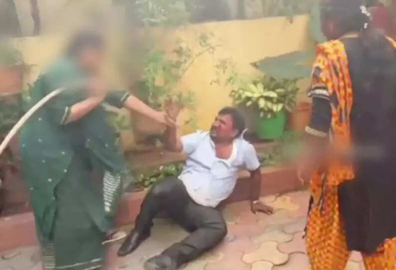 அதிர்ச்சி! LKG சிறுமிக்கு பாலியல் தொல்லை! பள்ளி டிரைவருக்கு தர்ம அடி!