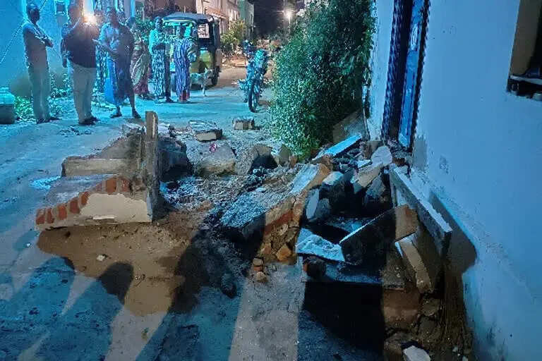 சுவர் இடிந்து 3 வயது குழந்தை பலி!!! கனமழையால் சோகம்!!