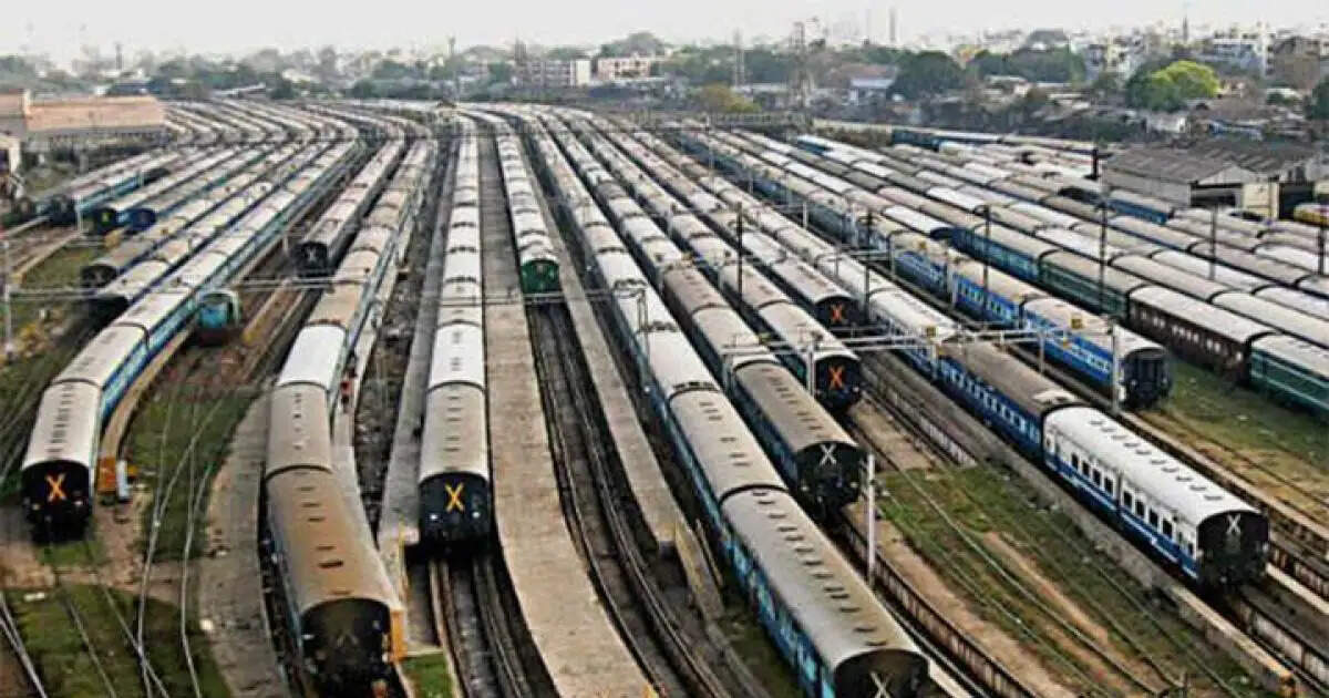 ஜாவத் முன்னெச்சரிக்கை! புயலால் ரயில்கள் ரத்து!!