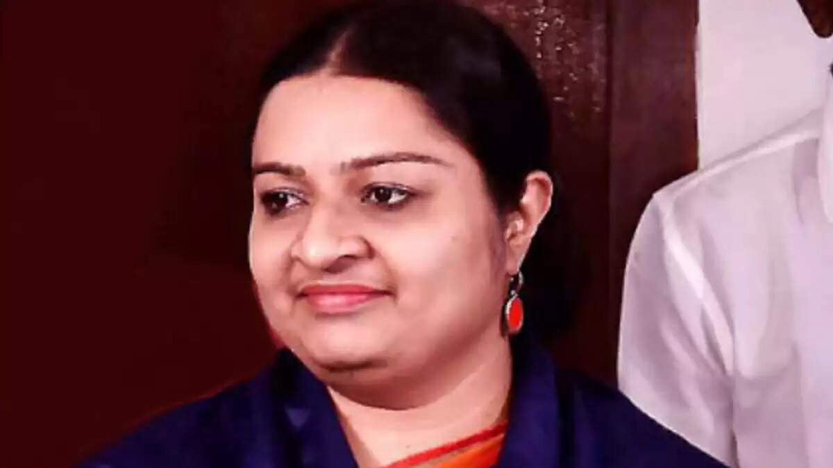 வேதா நிலையம் உயர்நீதிமன்ற தீர்ப்பு குறித்து மனம் திறந்த ஜெ. தீபா..!!