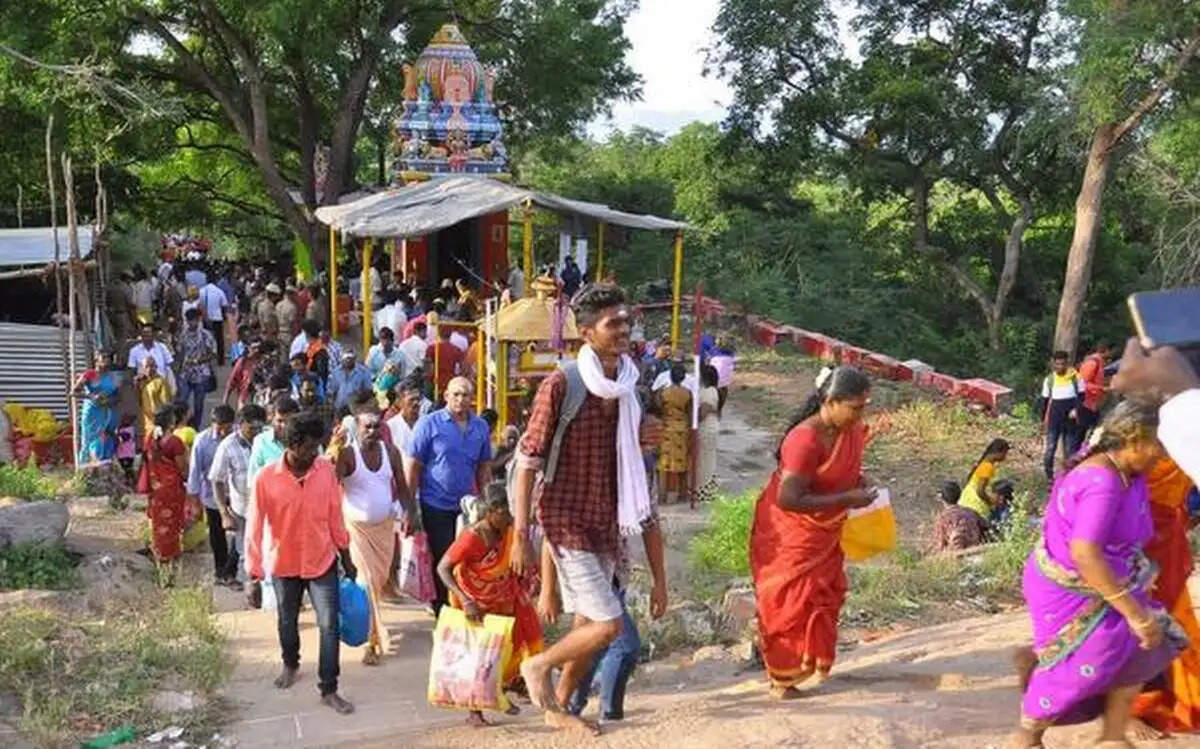 உஷார்!! தமிழகம் முழுவதும் இன்றும் நாளையும் கிரிவலம் செல்ல தடை!