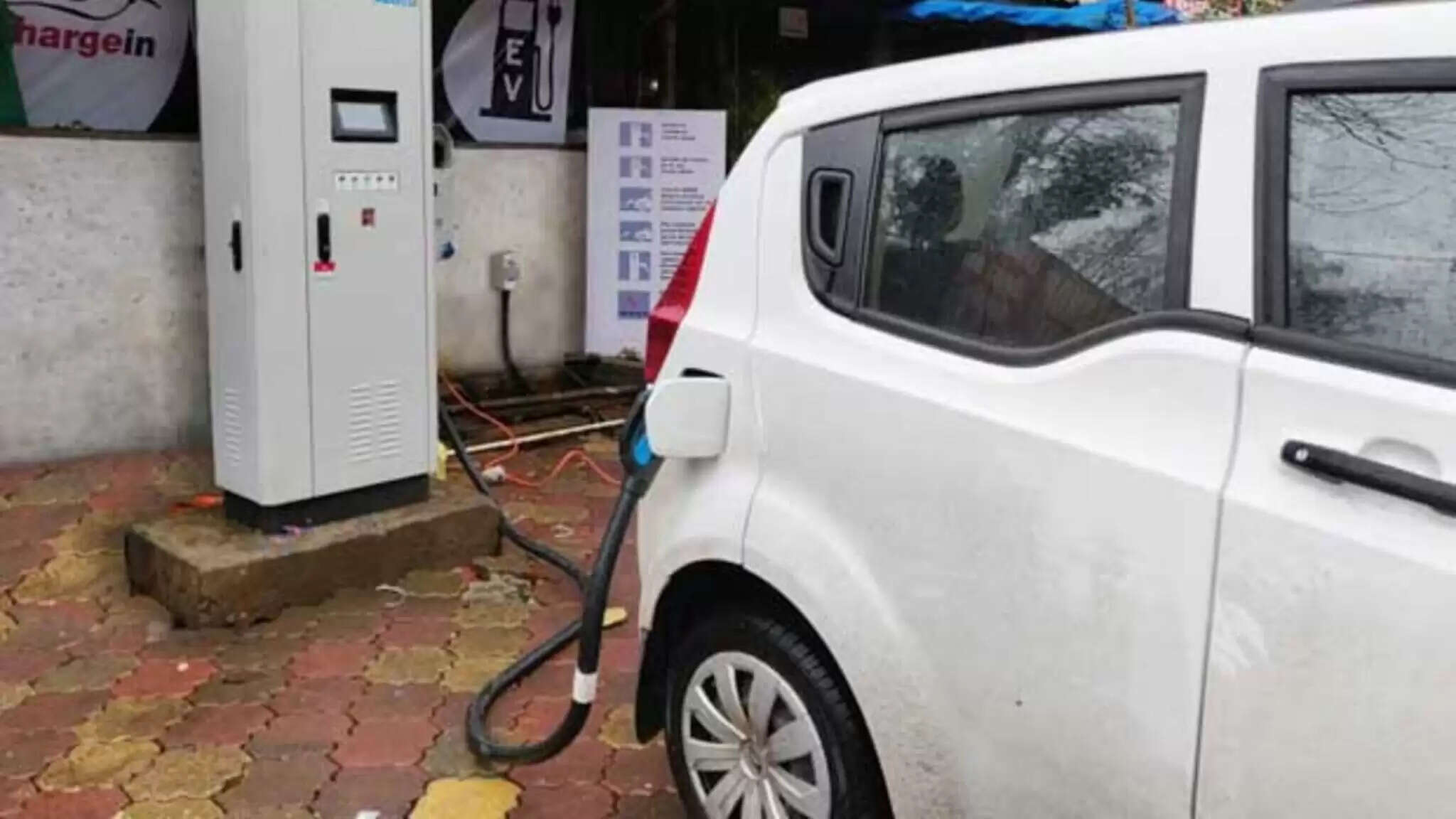 நெடுஞ்சாலையில் சூரிய சக்தி மின்சார வாகன சார்ஜிங் நிலையங்களை அமைத்தது பெல் நிறுவனம்