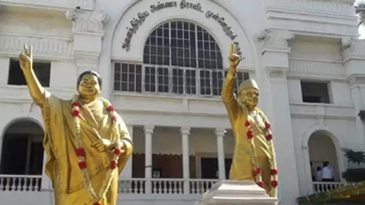 இரட்டை தலைமை தொடருமா..? இன்று கூடும் அ.தி.மு.க செயற்குழு கூட்டம்..!!