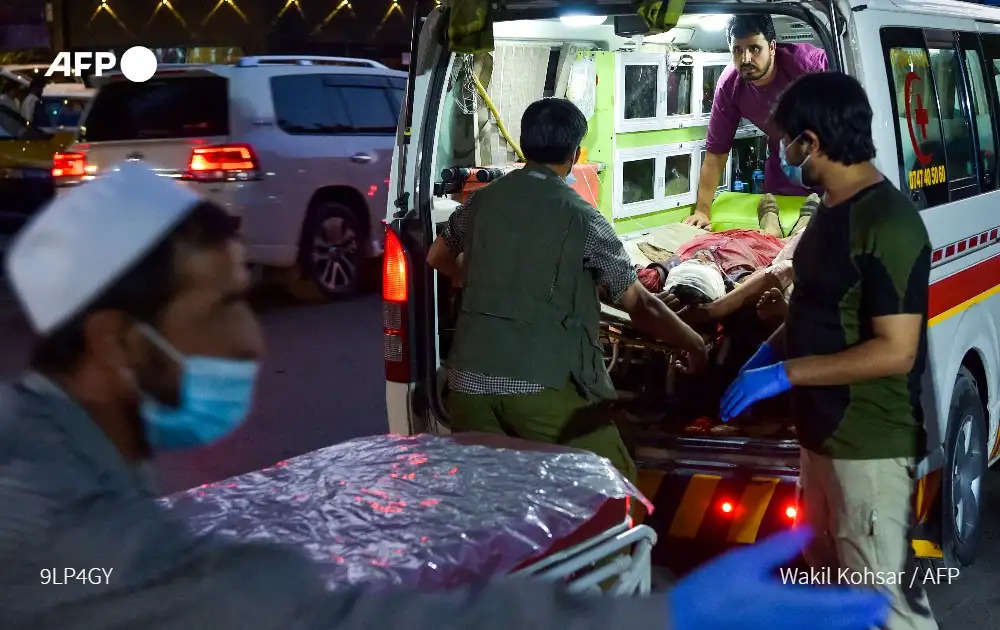 காபூல் இரட்டை குண்டுவெடிப்பு – அமெரிக்க வீரர்கள் உள்பட 72 பேர் பலி 150 பேர் காயம்