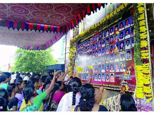 கும்பகோணம் தீ விபத்தில் 94 பள்ளி குழந்தைகள் உயிரிழந்த நினைவு தினம்! பெற்றொர்கள் கண்ணீர் அஞ்சலி!