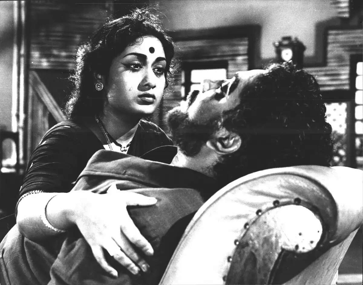 காலம் கடந்த பின்னும் கதம்பமாலையாய் மணம் வீசும் பாசமலர்!