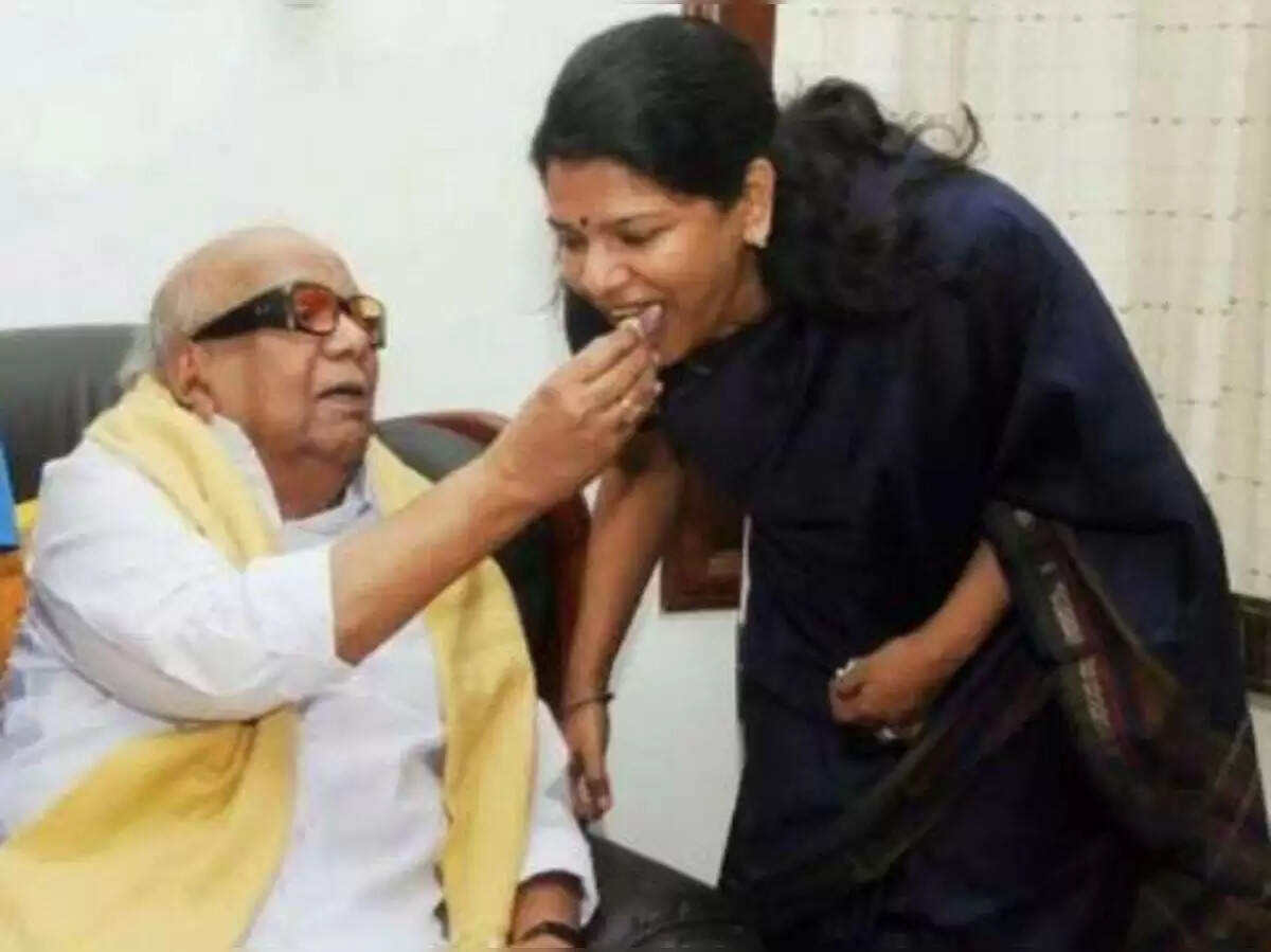 நினைவுகளால் நிரம்பி வழிகின்றன கலைஞரின் கொஞ்சும் தமிழ்! கனிமொழி எம்.பி.  உருக்கமான ட்வீட்!