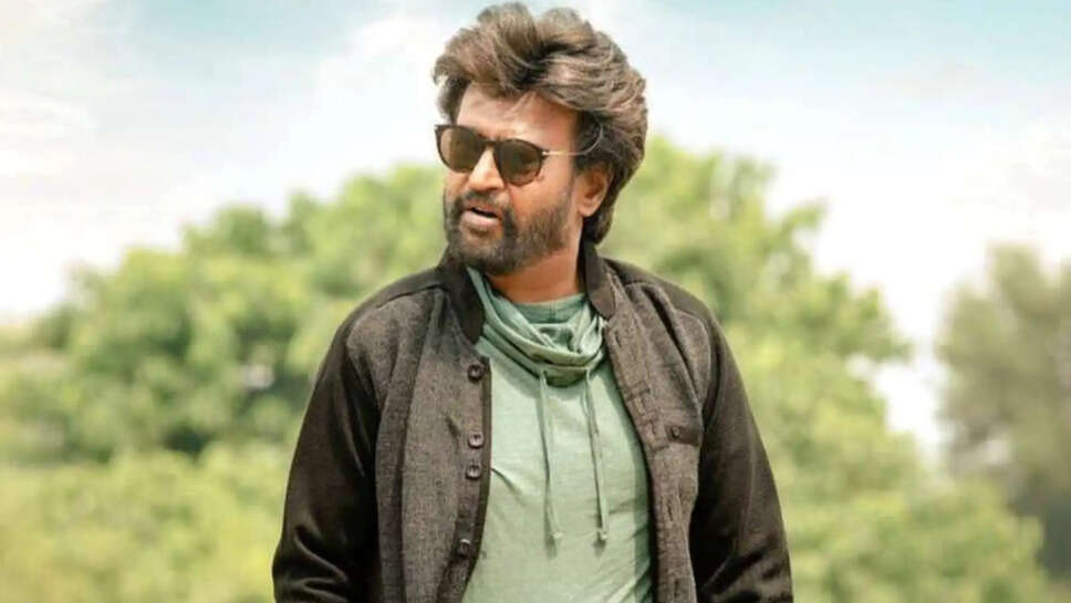 இன்று நடிகர் ரஜினிகாந்த் பிறந்தநாள்!! நள்ளிரவில் கேக் கட்டிங்! வைரலாகும் புகைப்படங்கள்!!