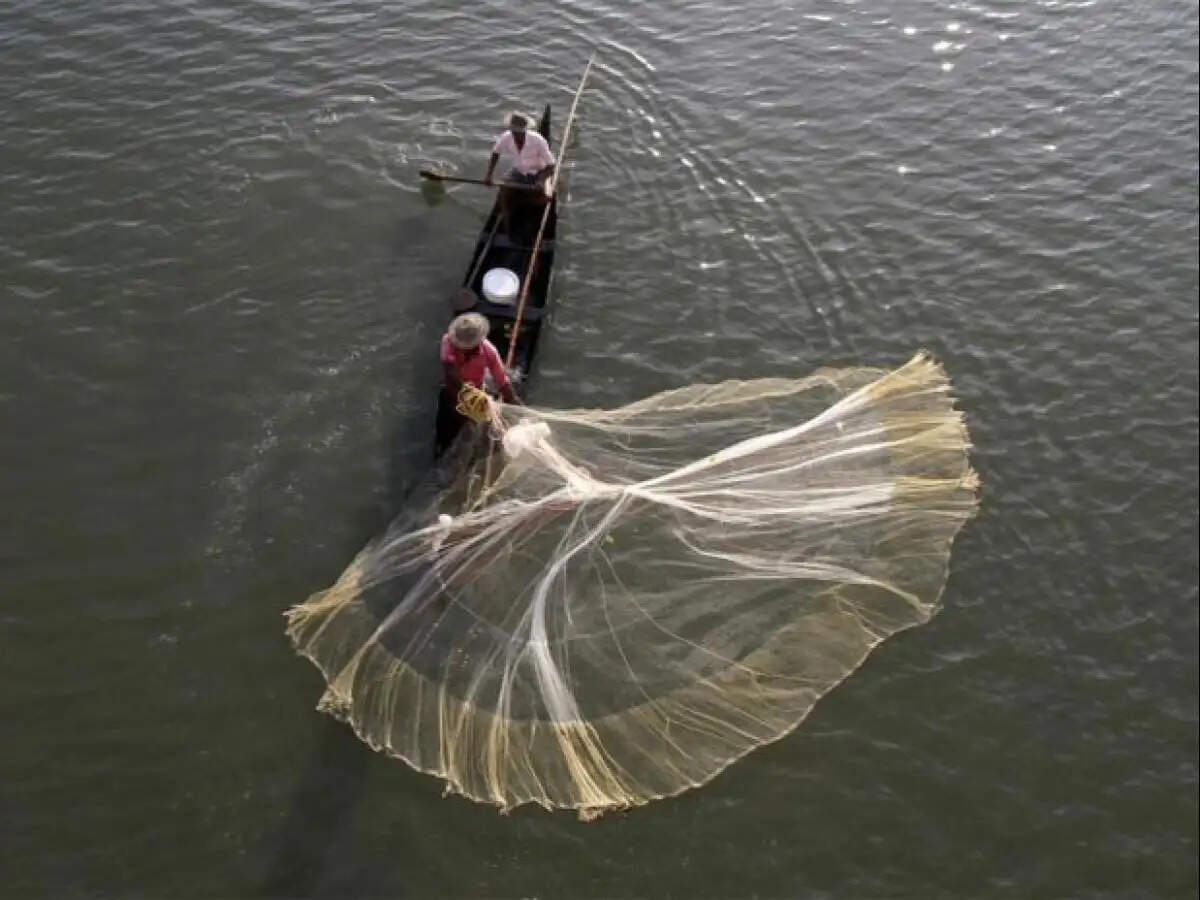 நடுக்கடலில் அட்டூழியம்! கத்தியைக் காட்டி மிரட்டிய இலங்கை மீனவர்கள்! போலீசார் வழக்குப்பதிவு!