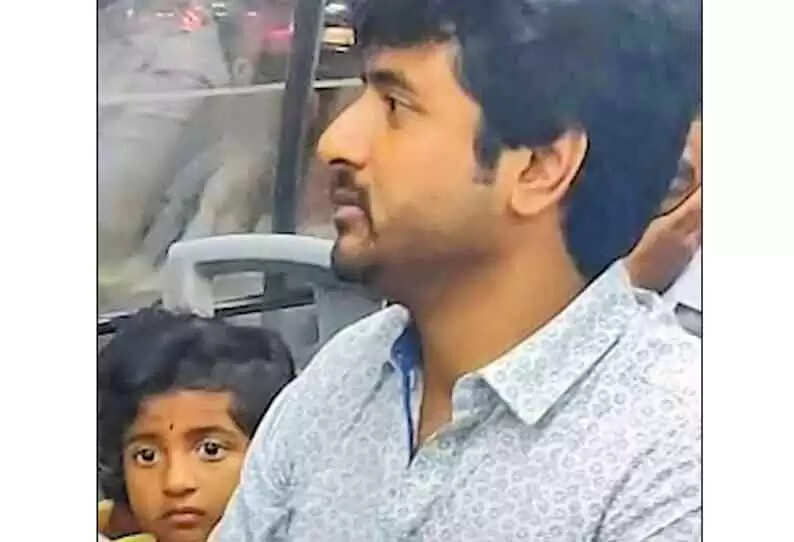 மகளுடன் பேருந்தில் பயணித்த சிவகார்த்திகேயன்!