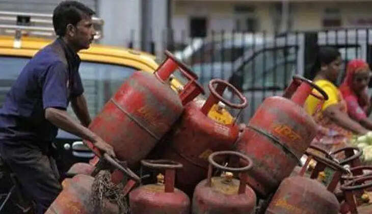 சிலிண்டர் விலை மீண்டும் உயர்வு! இல்லத்தரசிகள் அதிர்ச்சி!