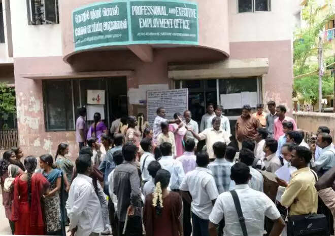 வேலைவாய்ப்பு மற்றும் தொழில்நெறி மையங்களில் பதிவை புதுப்பிக்காதவர்களுக்கு மேலும் 3 மாதங்கள் அவகாசம் நீட்டிப்பு!!…