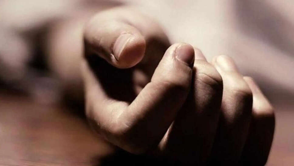 சேலம் ஈரடுக்கு மேம்பாலத்தில் இருந்து குதித்து பெண் தற்கொலை!!