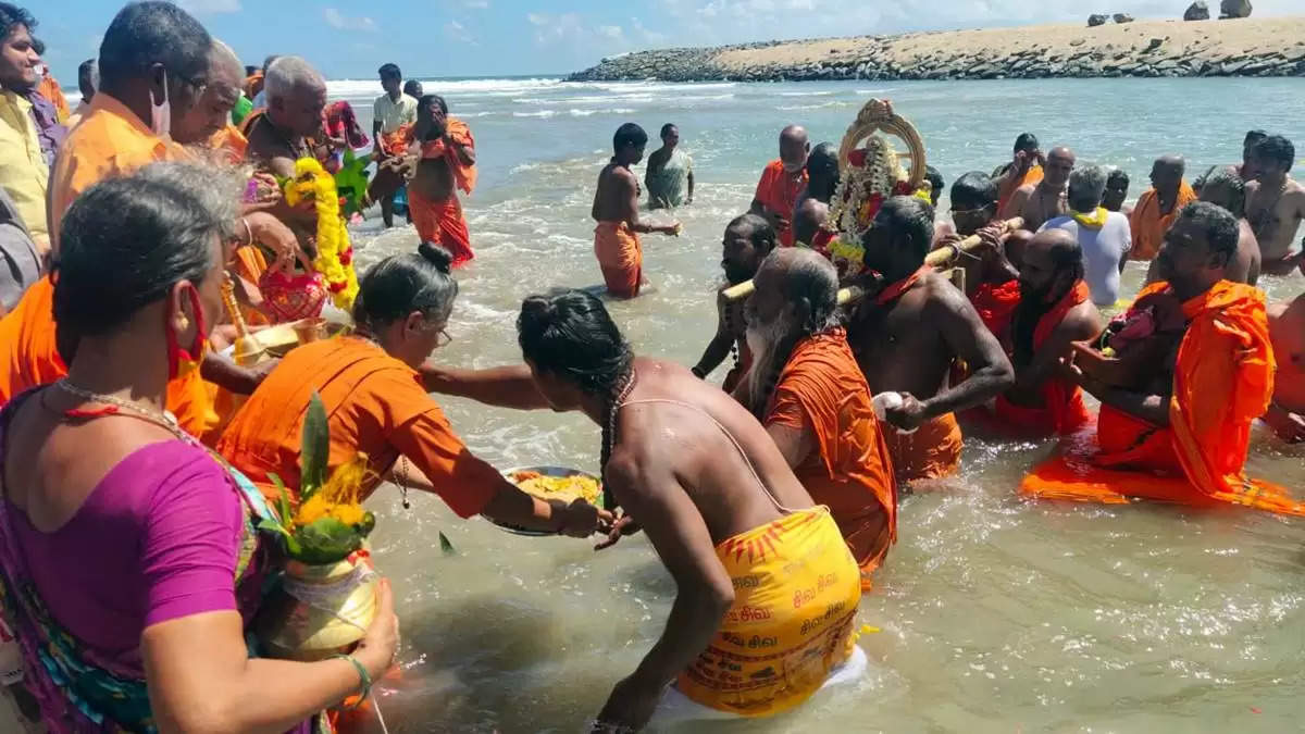 ஐப்பசி மாத புனித நீராடல் உணர்த்தும் தத்துவம்!