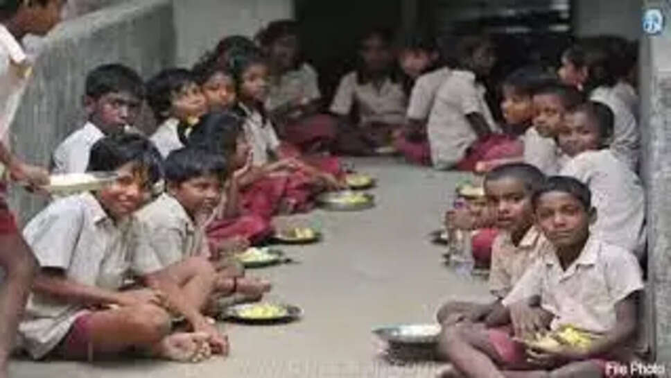 மதிய உணவு சாப்பிட்ட 13 குழந்தைகள் மருத்துவமனையில் அனுமதி!!