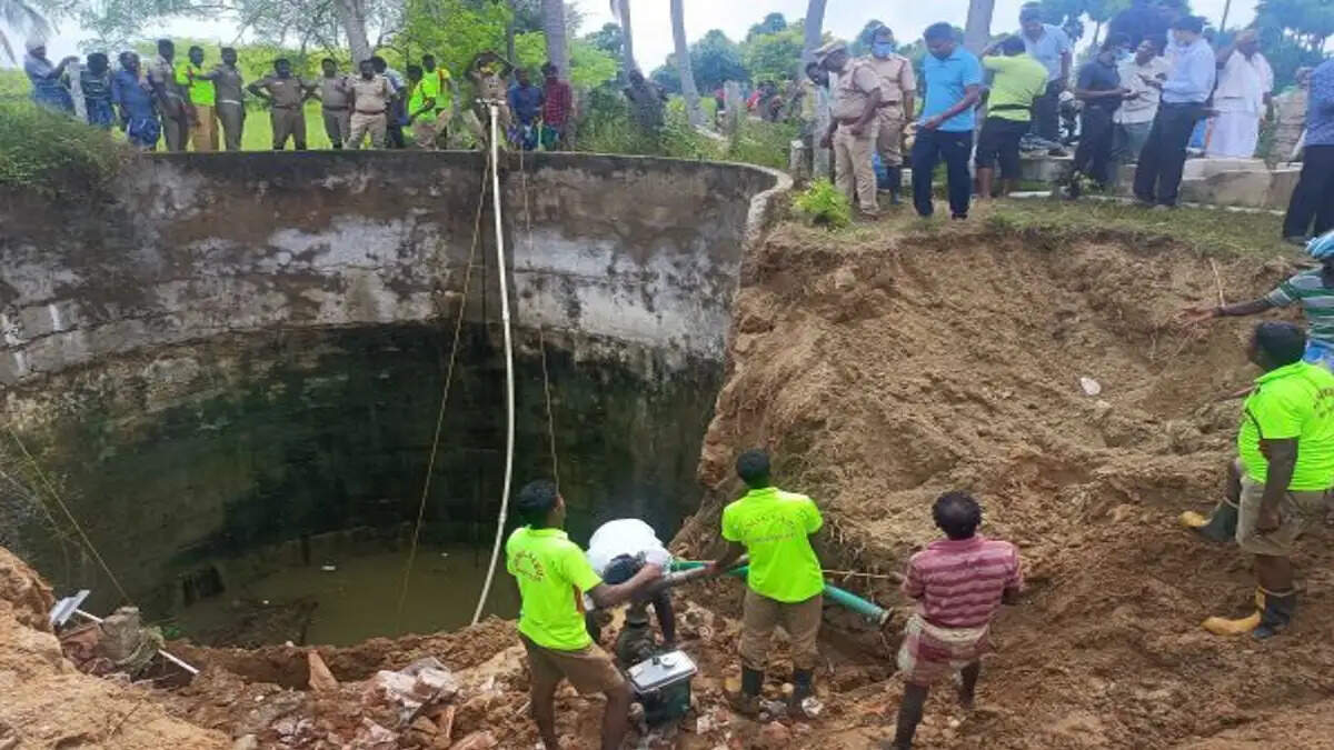 பகீர்!! மோட்டார் அறையுடன் கிணற்றுக்குள் புதைந்த பெண்!! – 24 மணிநேர போராட்டத்துக்கு பிறகு சடலமாக மீட்பு!!
