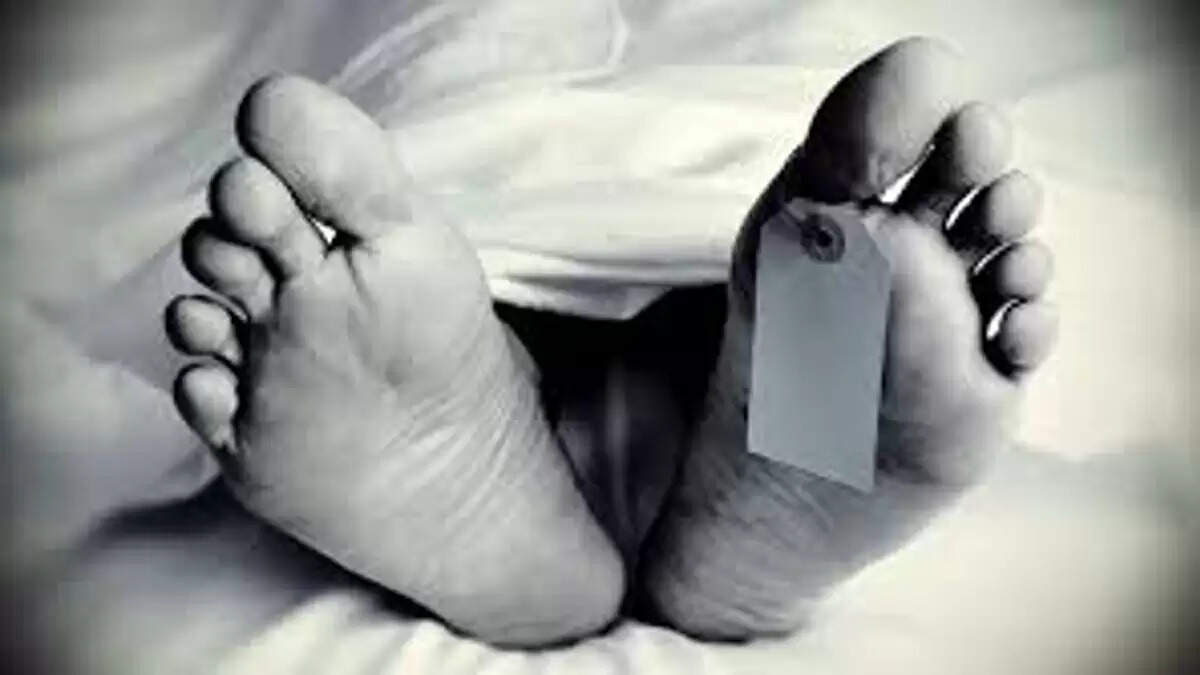 அதிர்ச்சி!! சினிமா பாணியில் ரயில் முன் பாய்ந்து காதல் ஜோடி தற்கொலை!!