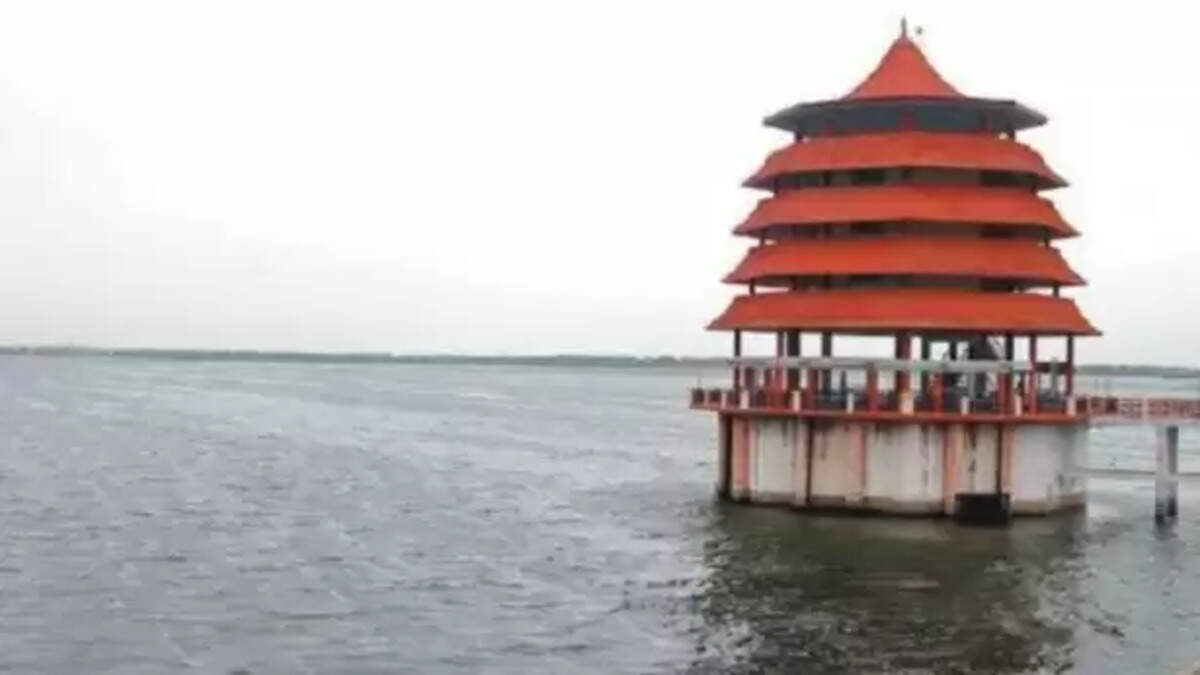 செம்பரம்பாக்கம் ஏரியில் இருந்து உபரி நீர் திறப்பு!!