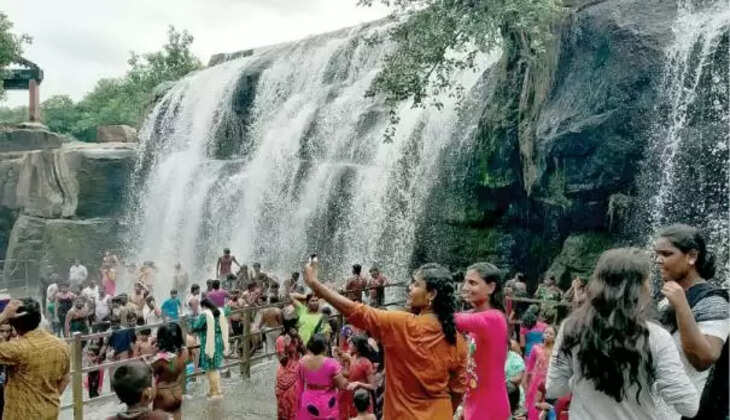 செம ஜாலி!! இன்று முதல் குற்றால அருவிகளில் குளிக்க அனுமதி!! குவியும் சுற்றுலா பயணிகள்!!