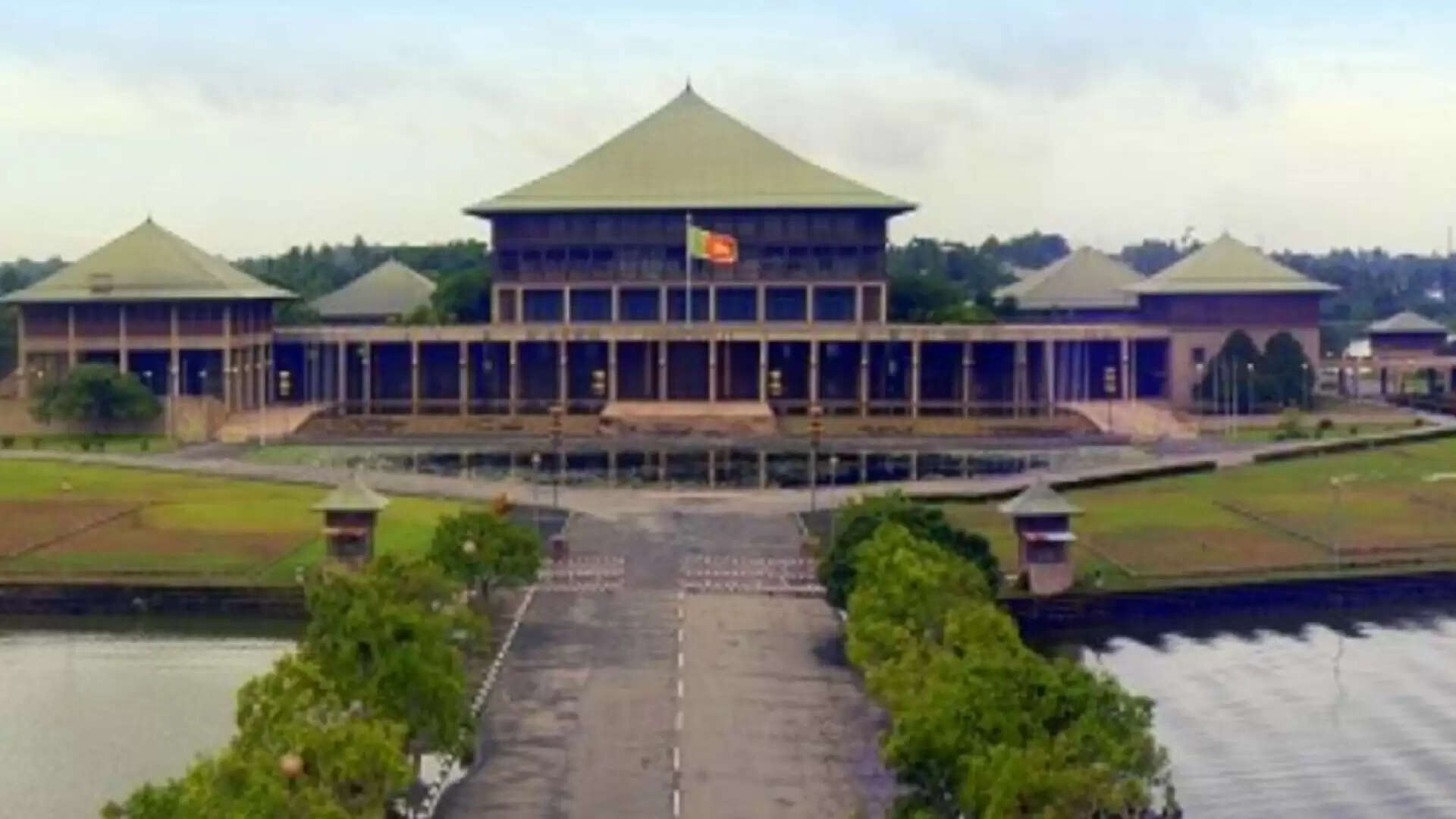 இலங்கையின் முன்னாள் பிரதமர் ரணில் விக்ரமசிங்க 9 வது முறையாக எம்.பி.யாக பதவியேற்றார்