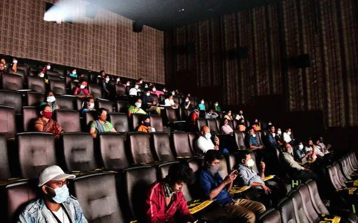 நாளை முதல் திரையரங்குகள் 100 சதவிகிதம் பார்வையாளர்களுடன் அனுமதி!!