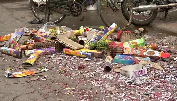 ஒரே நாளில் குவிந்த பட்டாசு குப்பைகள் இத்தனை டன்களா?!