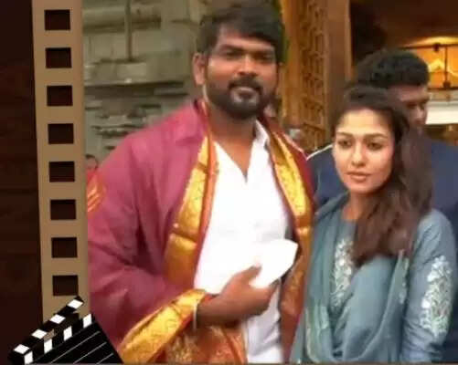 காதலில் உருகும் நயன் , விக்னேஷ் சிவன்!! வைரலாகும் வீடியோ!