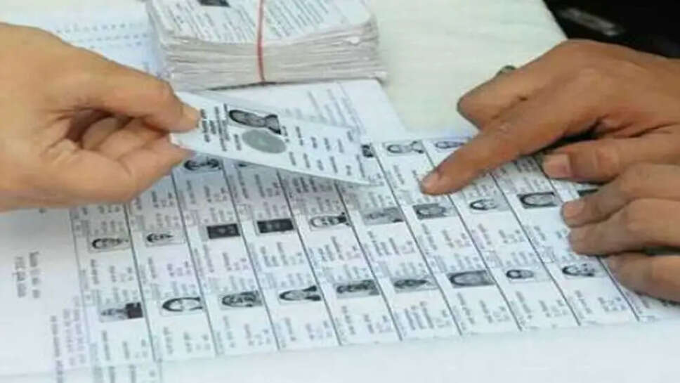 தமிழக வாக்காளர் பட்டியலில் இந்தி மொழியில் அச்சான பெயர்கள்!! சமூக வலைத்தளங்களில் கடும் கண்டனம்!!