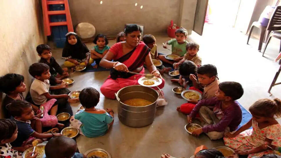 அங்கன்வாடி உதவியாளர்கள் ஓய்வுபெறும் வயது உயர்வு:  தமிழக அரசு