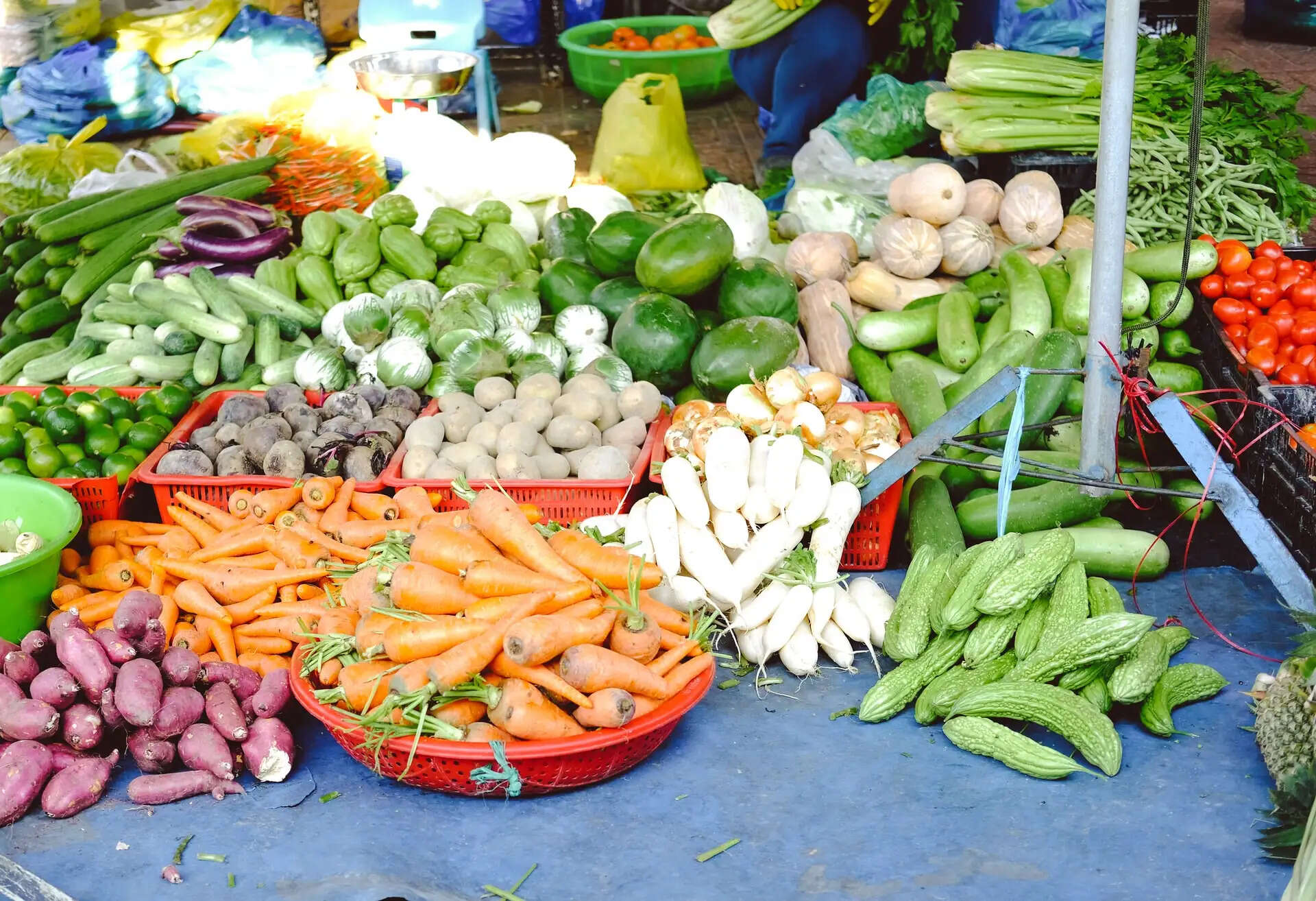 இன்றைய உழவர் சந்தை காய்கறி, பழங்கள் விலை விபரம்! உயரத் தொடங்கியது தக்காளி விலை!