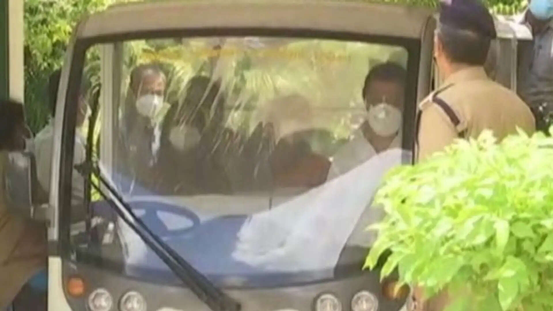 வண்டலூர் உயிரியல் பூங்காவில் மேலும் 2 சிங்கங்கள் கவலைக்கிடம்!