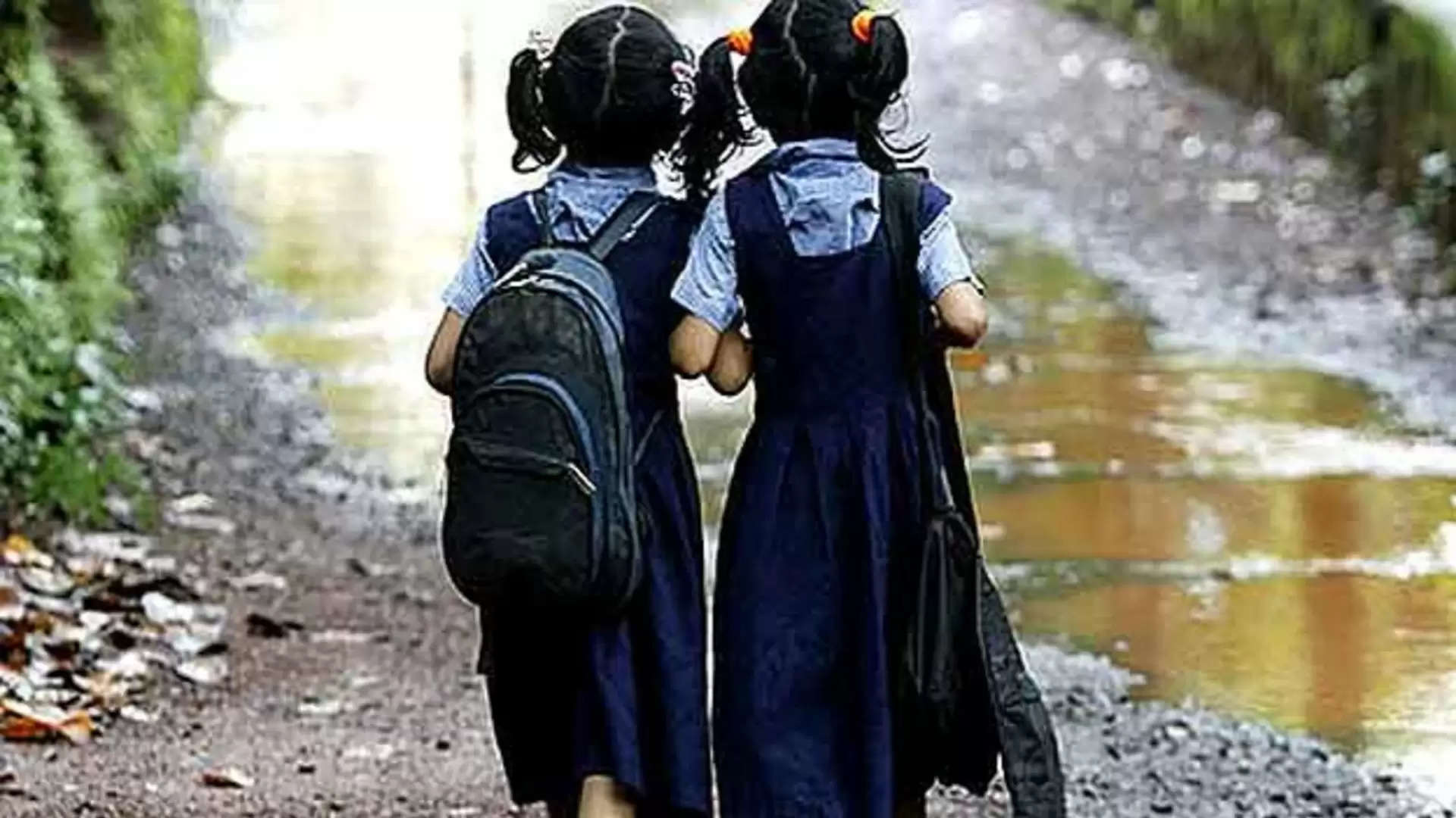 #BREAKING: சென்னை உட்பட 17 மாவட்டங்களில் இன்று பள்ளிகளுக்கு விடுமுறை!!