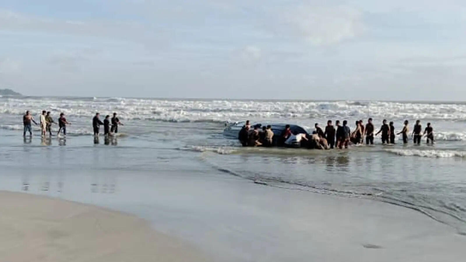 #BREAKING: படகு கவிழ்ந்து பெரும் விபத்து!! 11 பேர் பலி!