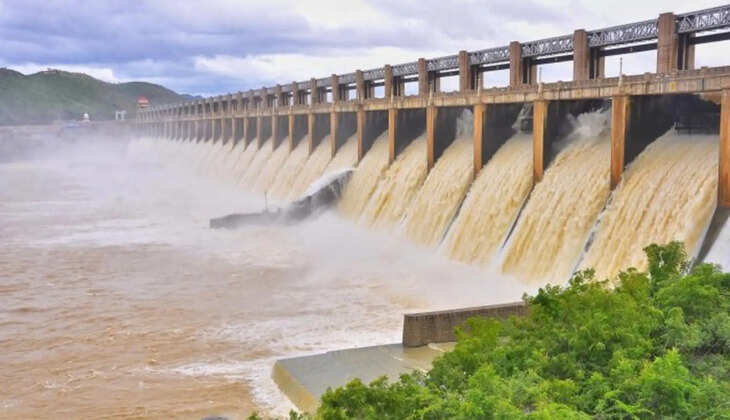 மேட்டூர் அணையில் இருந்து வினாடிக்கு 30,000 கன அடி தண்ணீர் திறப்பு