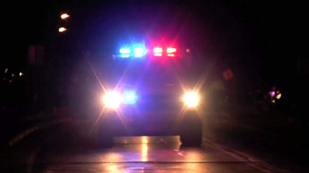 இளம் பெண்ணிடம் அத்து மீறிய காவல் துறை!! தட்டி தூக்கிய அதிரடி நடவடிக்கை!!