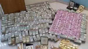 திமுகவை அடுத்து அதிமுக நிர்வாகிகள் வீடுகளிலும் ரெய்டு!