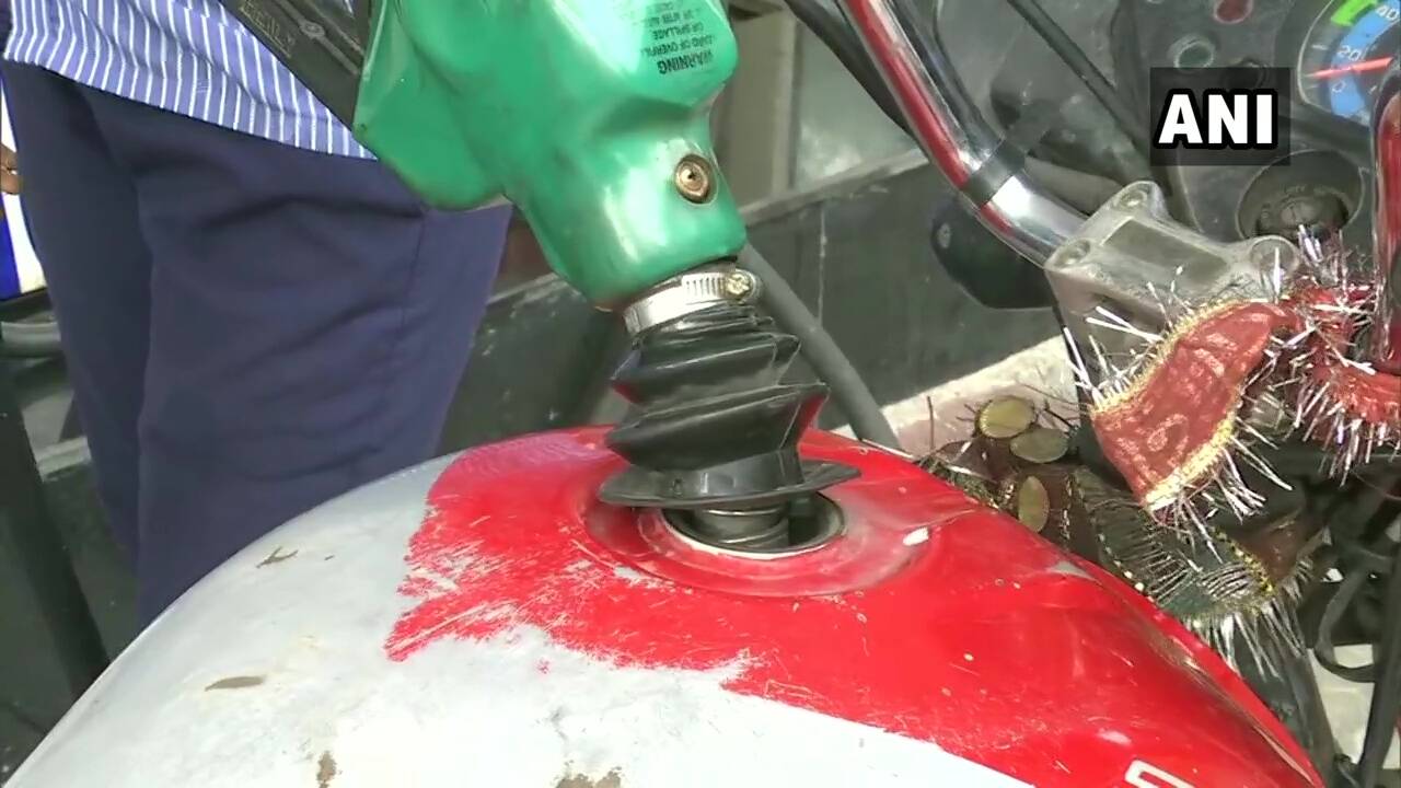 பெட்ரோல் லிட்டருக்கு ரூ.18.50 குறைப்பு! டீசல் ரூ.40. 54குறைப்பு! பாகிஸ்தான் அரசு அறிவிப்பு!