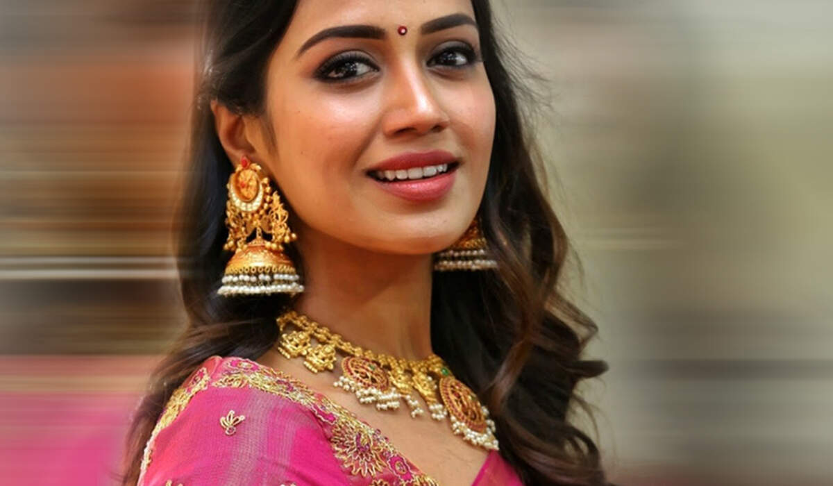 மீண்டும் அதிரடியாக உயர்ந்த தங்கம்!! இல்லத்தரசிகள் அதிர்ச்சி!!