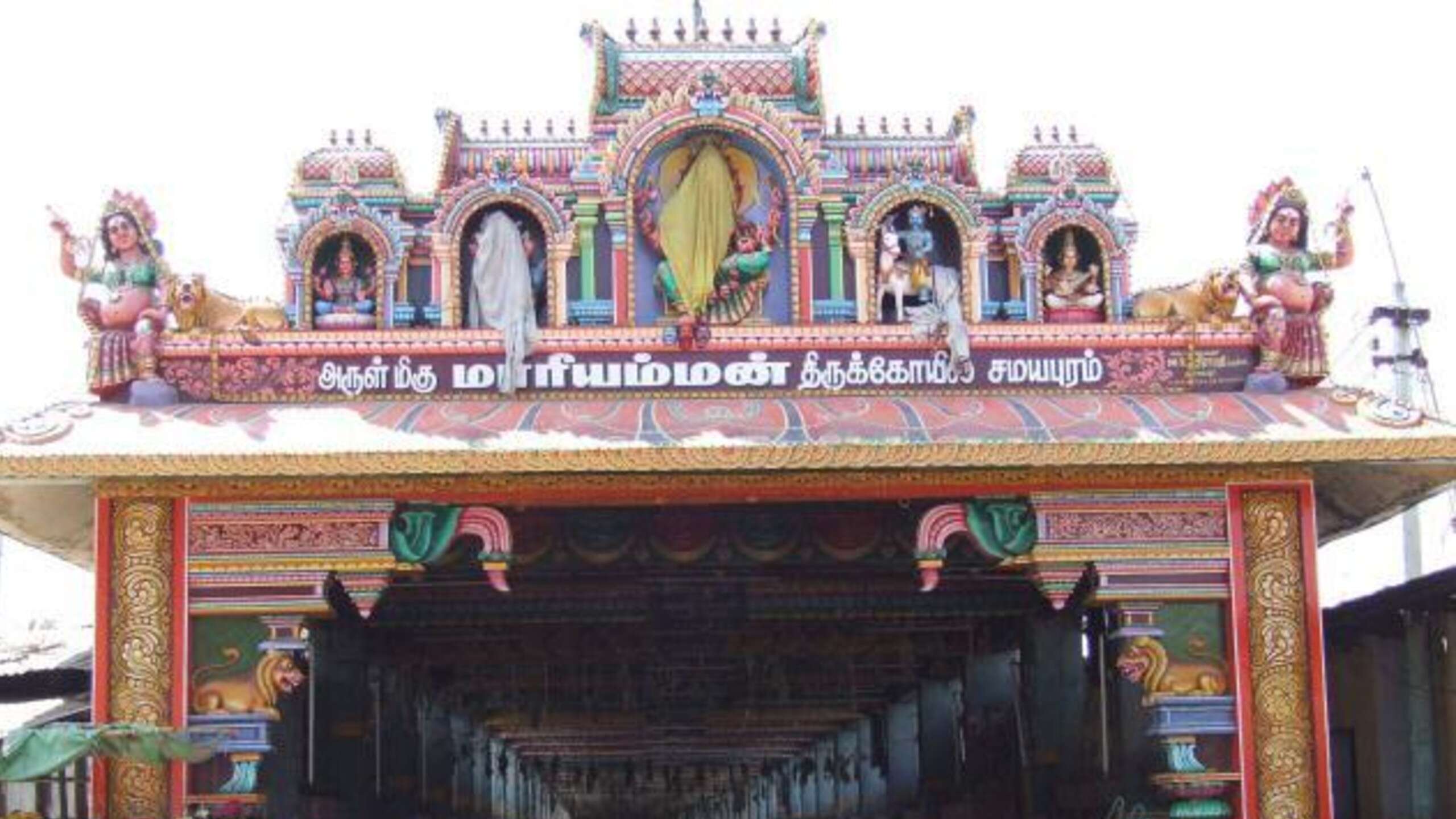 பூச்சொரிதல் துவங்கியது... ஒரு மாத காலத்துக்கு பட்டினியாய் விரதம் இருக்கும் சமயபுரம் மாரியம்மன்!