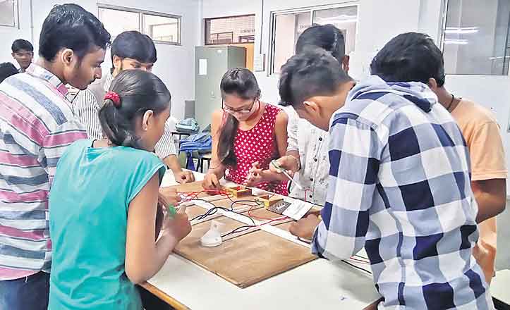 பாலிடெக்னிக் படிப்புக்கு விண்ணப்பிக்க இன்றே கடைசி... மாணவர்களே மிஸ் பண்ணீடாதீங்க!