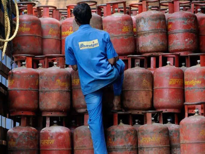 சிலிண்டர்கள் தட்டுப்பாடு ஏற்படும் அபாயம்... LPG லாரிகள் காலவரையற்ற வேலை நிறுத்தம்!
