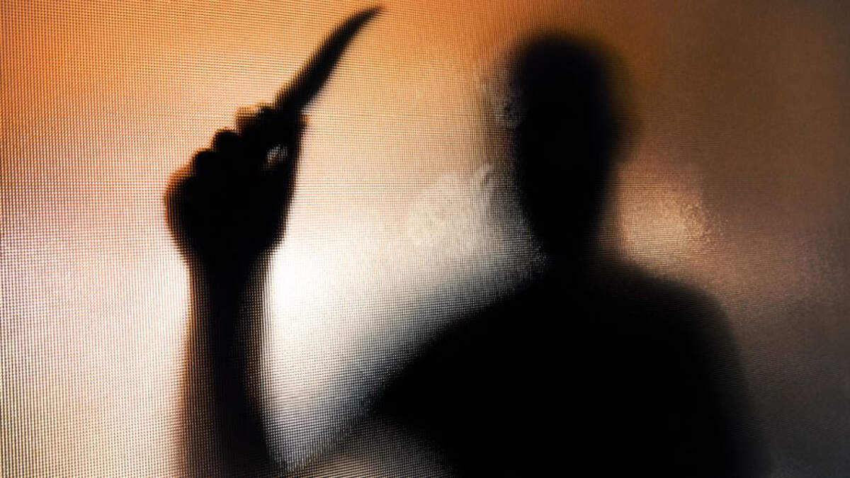 அண்ணனைக் கத்தியால் குத்தி கொலை மிரட்டல் விடுத்து அதிர வைத்த தம்பி!