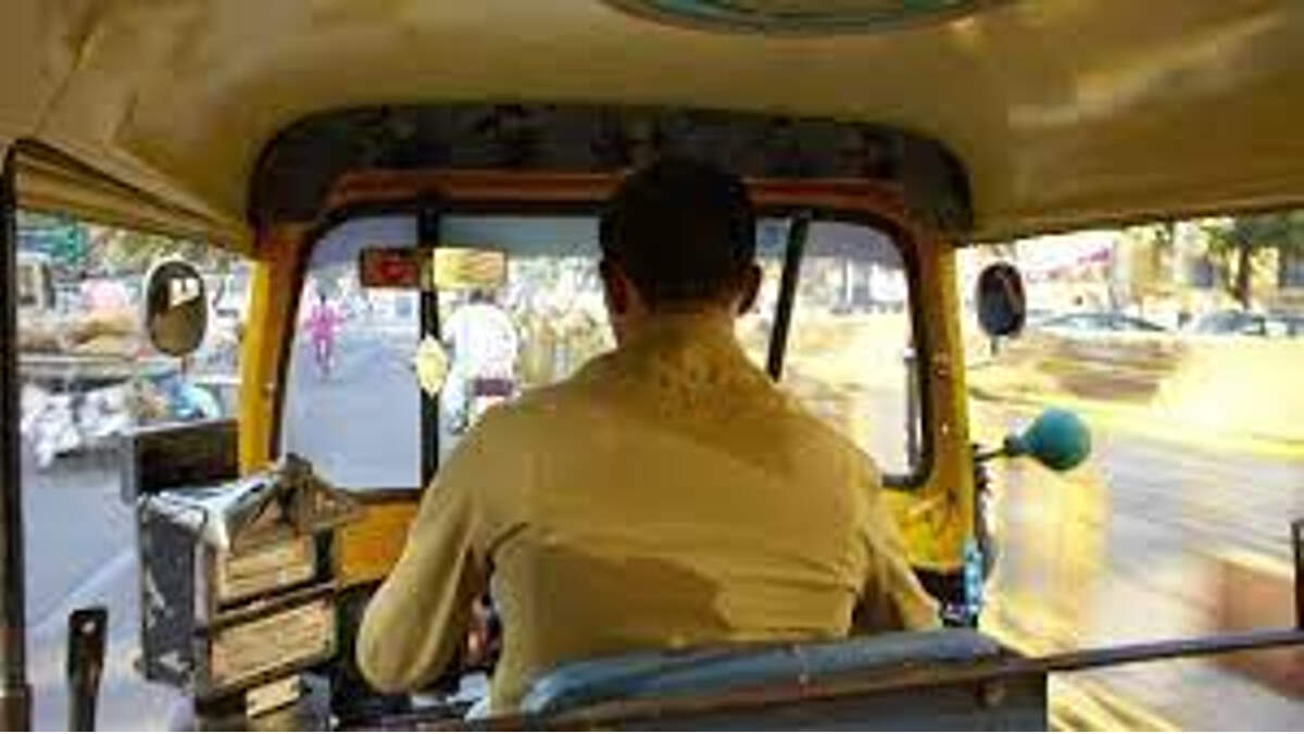 கண்டனம்!! நள்ளிரவில் கர்ப்பிணியை அழைத்து வந்த ஆட்டோ டிரைவருக்கு ரூ1500 அபராதம்!!