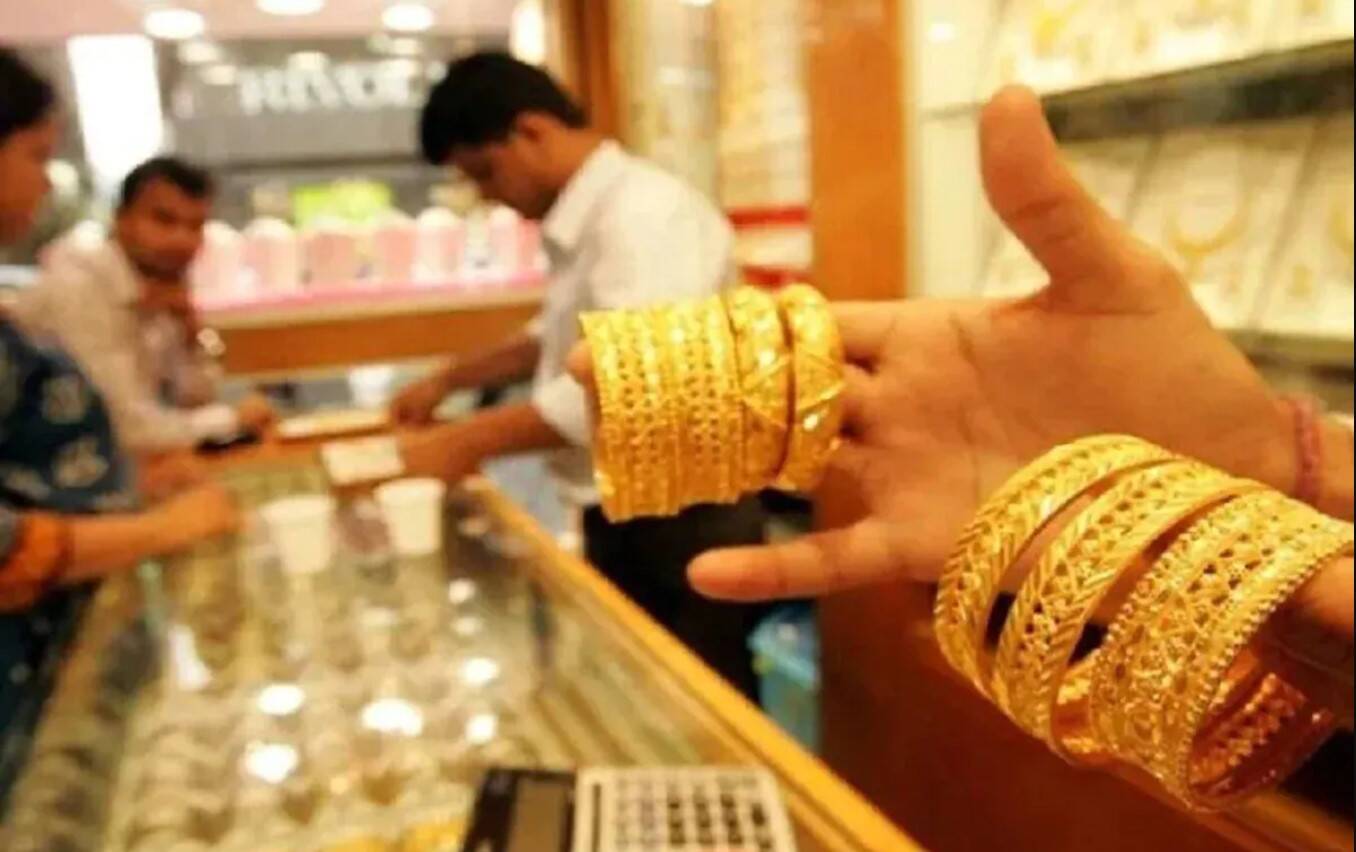 தங்கம் சவரனுக்கு ஒரே நாளில் ரூ.800 உயர்வு! அதிர்ச்சியில் பொதுமக்கள்!