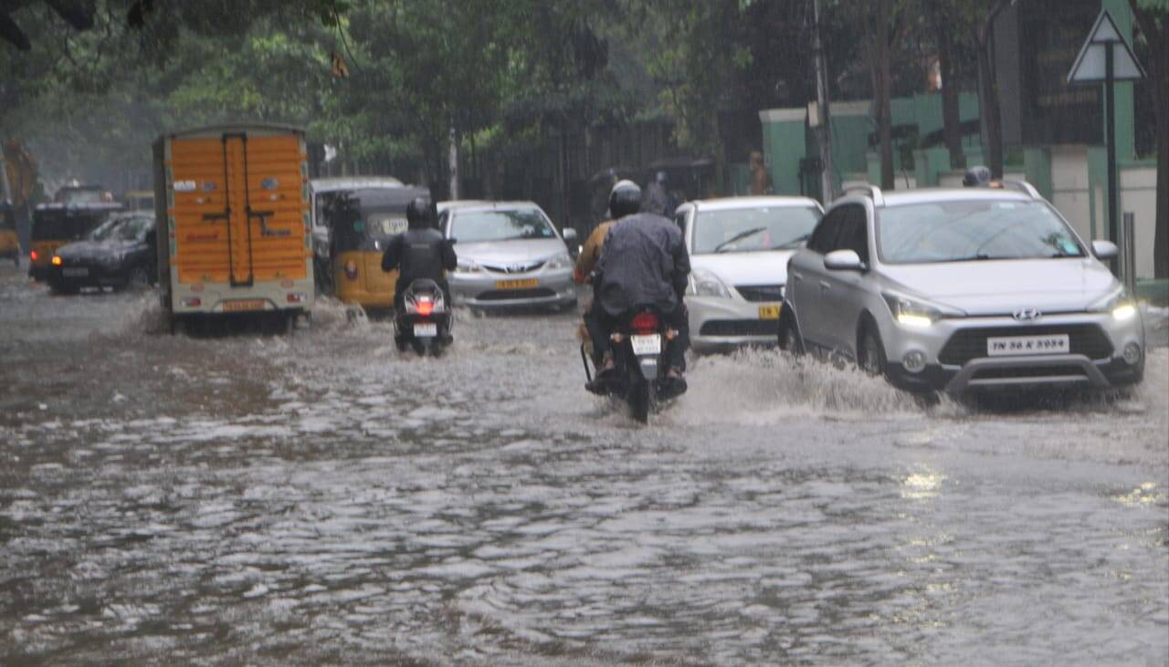 இன்றும் நாளையும் இடி மின்னலுடன் மிதமான மழைக்கு வாய்ப்பு!