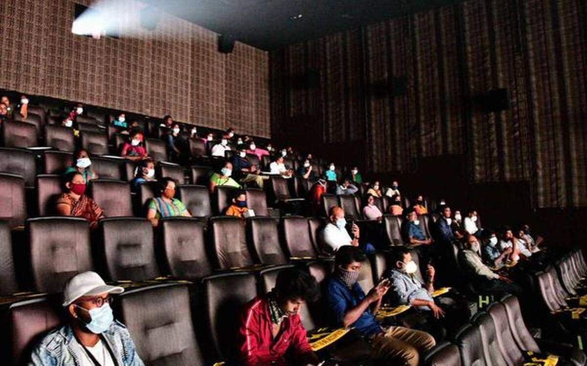 இரவு 2 மணி வரை திரையரங்குகள் செயல்பட அனுமதி?! திரையரங்க உரிமையாளர்கள் கோரிக்கை!!