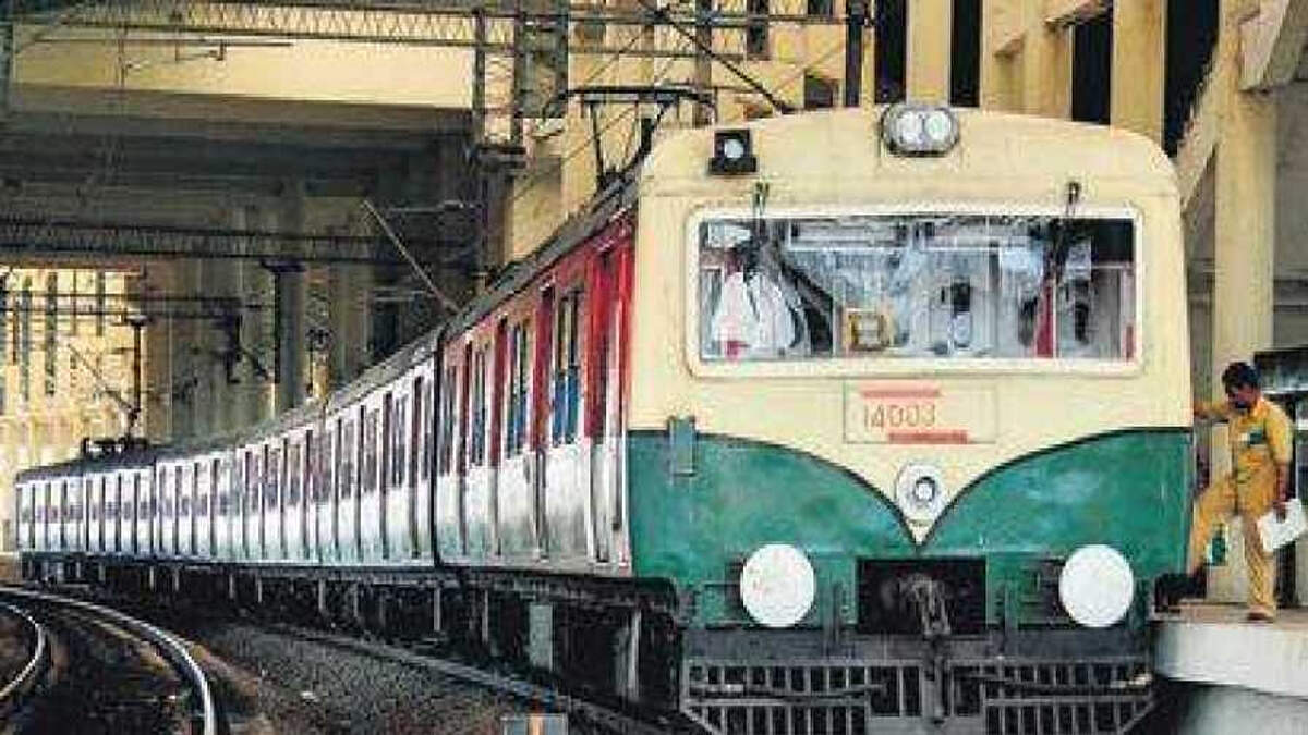 இன்று முதல் மின்சார ரயில் சேவை நேரம், தூரம் நீட்டிப்பு.. பயணிகள் வரவேற்பு!